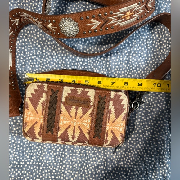 Wrangler Brown and Cream Geometric Crossbody Bag - Picture 3 of 7